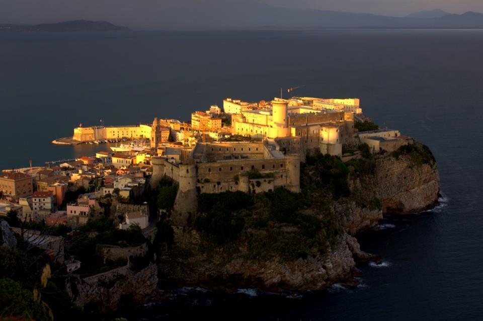 Bed & Breakfast Castello Aragoneseガエータ エクステリア 写真